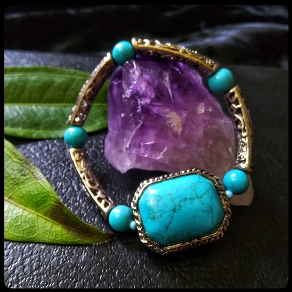 Turquoise colored Stone beaded native bracelet - Picture 3 of 4